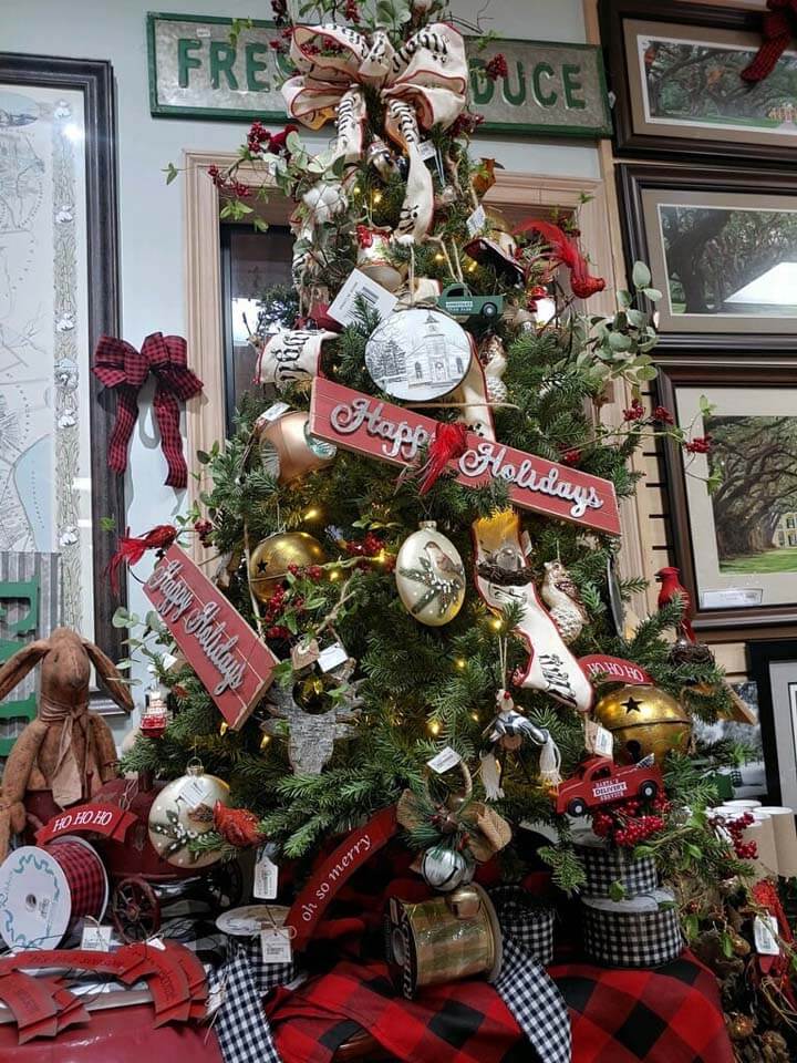 christmas tree display at oak alley gift shop